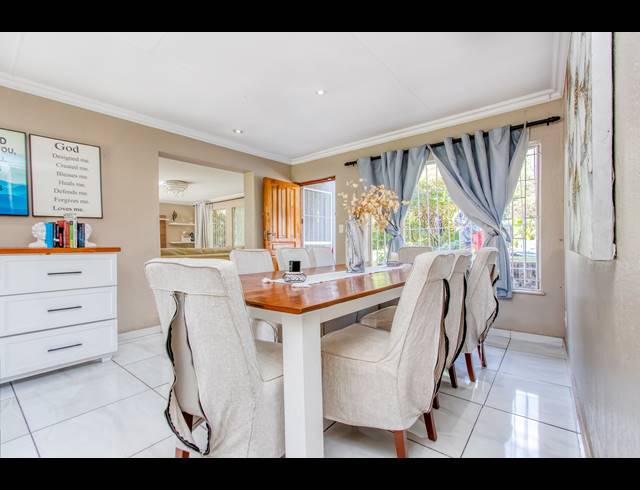 4 BEDROOM FREESTANDING FOR SALE IN WELTEVREDEN PARK